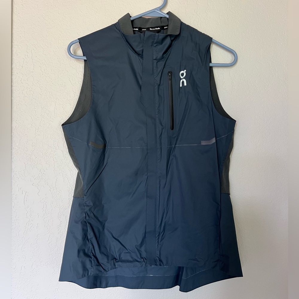 ON Running weather vest